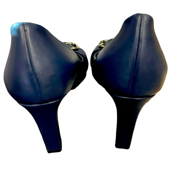 Gucci shoes for women size 9US. Beautiful blue color . - Picture 5 of 11